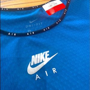 💪🏾 SUPER CUTE NIKE CROP TOP WORKOUT SHIRT🔥